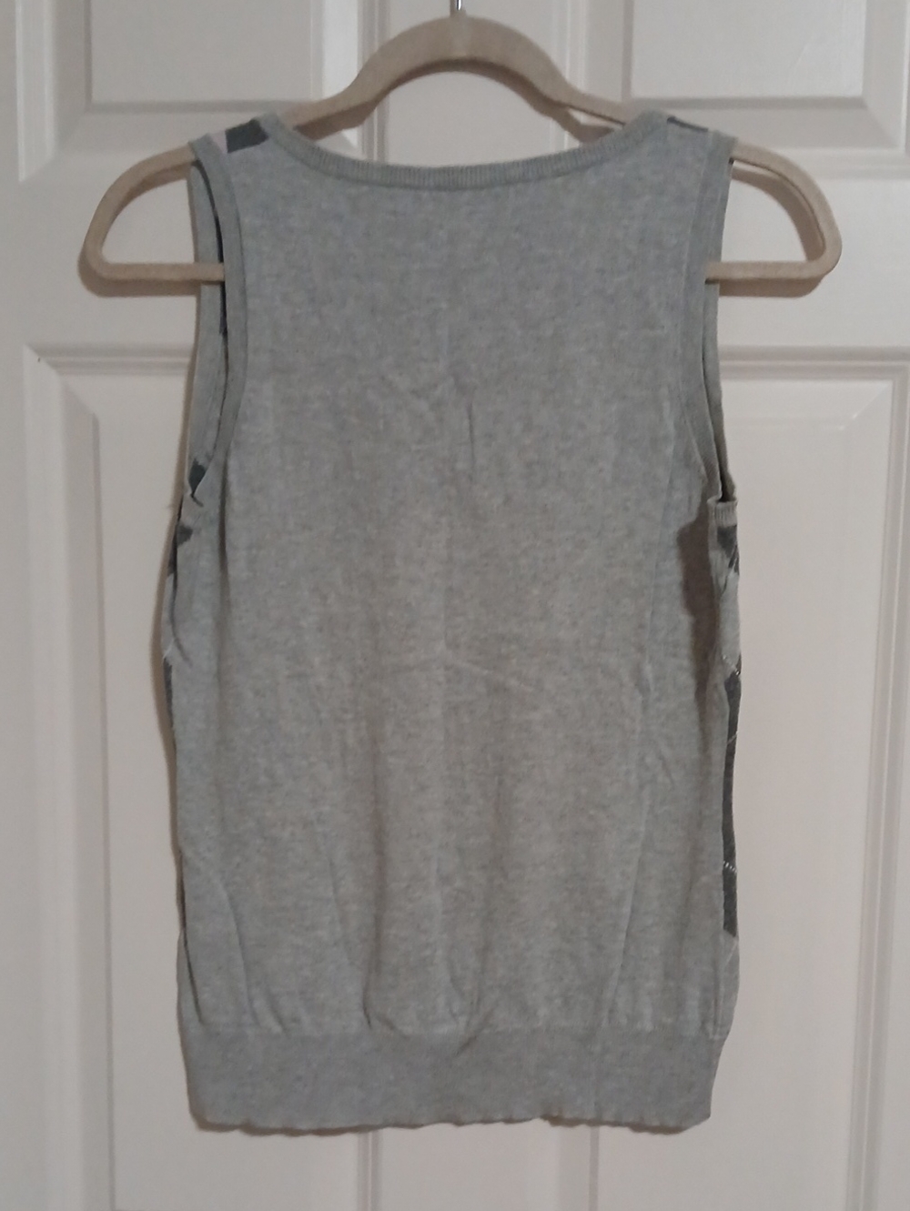 New York & Company Gray and Lilac Argyle V-Neck Tank Vest Medium - Picture 6 of 7
